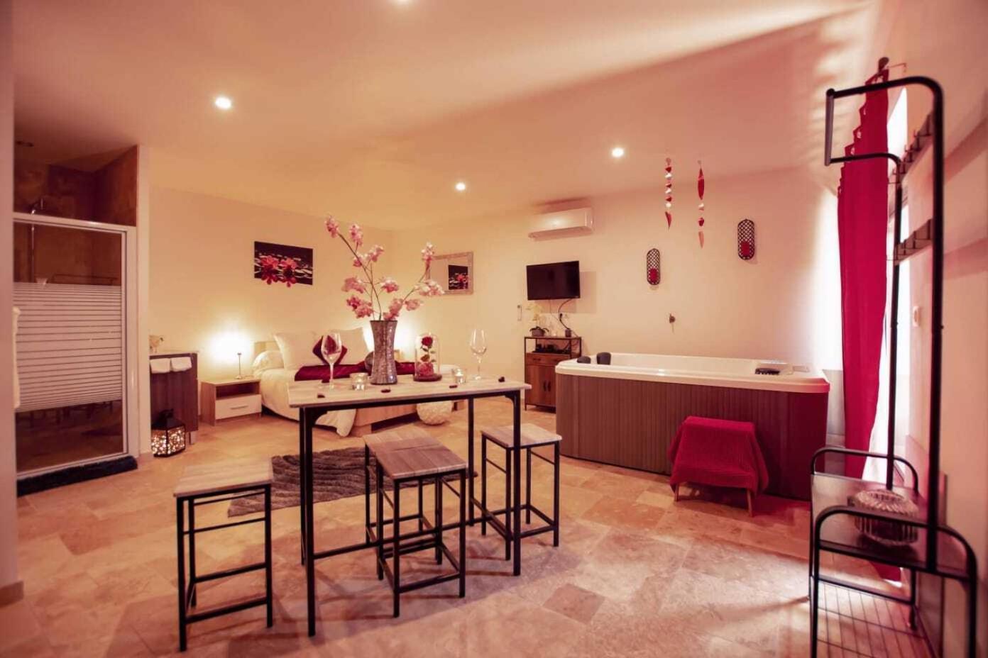 Gites Spa De Charme L Etoile Spa Beynac-et-Cazenac Eksteriør bilde
